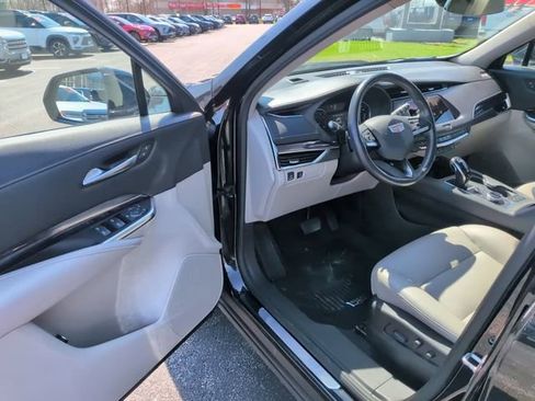 Used 2023 Cadillac XT4 Luxury w/ Cold Weather Package AWD/4WD image 13