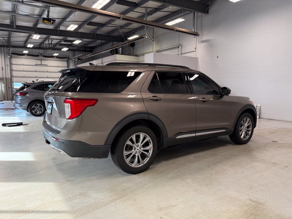 Certified 2021 Ford Explorer XLT w/ Equipment Group 202A AWD/4WD image 7