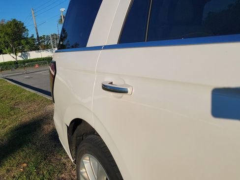 Used 2019 Ford Expedition Platinum image 13