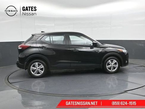 Used 2024 Nissan Kicks S image 3