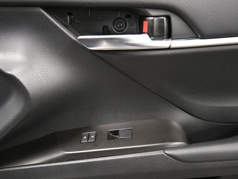 Used 2024 Toyota Camry SE image 26