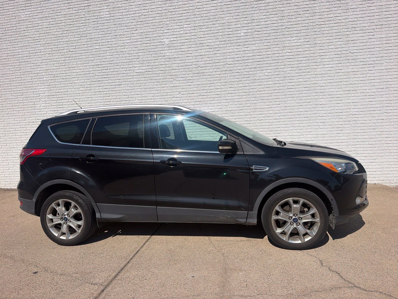 Used 2014 Ford Escape Titanium w/ Equipment Group 401A FWD image 2