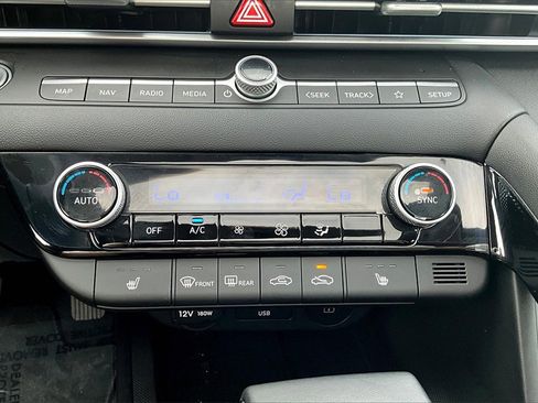 Certified 2025 Hyundai Elantra SEL image 31