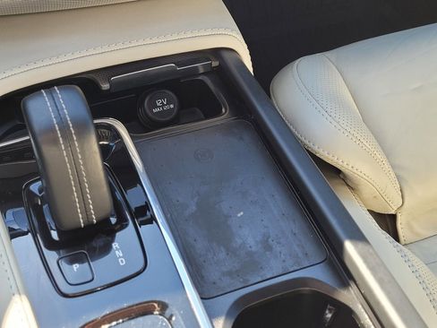 Used 2021 Volvo XC90 T8 R-Design w/ Advanced Package image 27