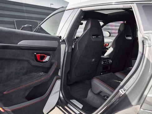 Used 2023 Lamborghini Urus Performante image 24