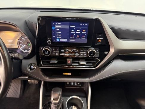 Used 2023 Toyota Highlander XLE AWD/4WD image 25