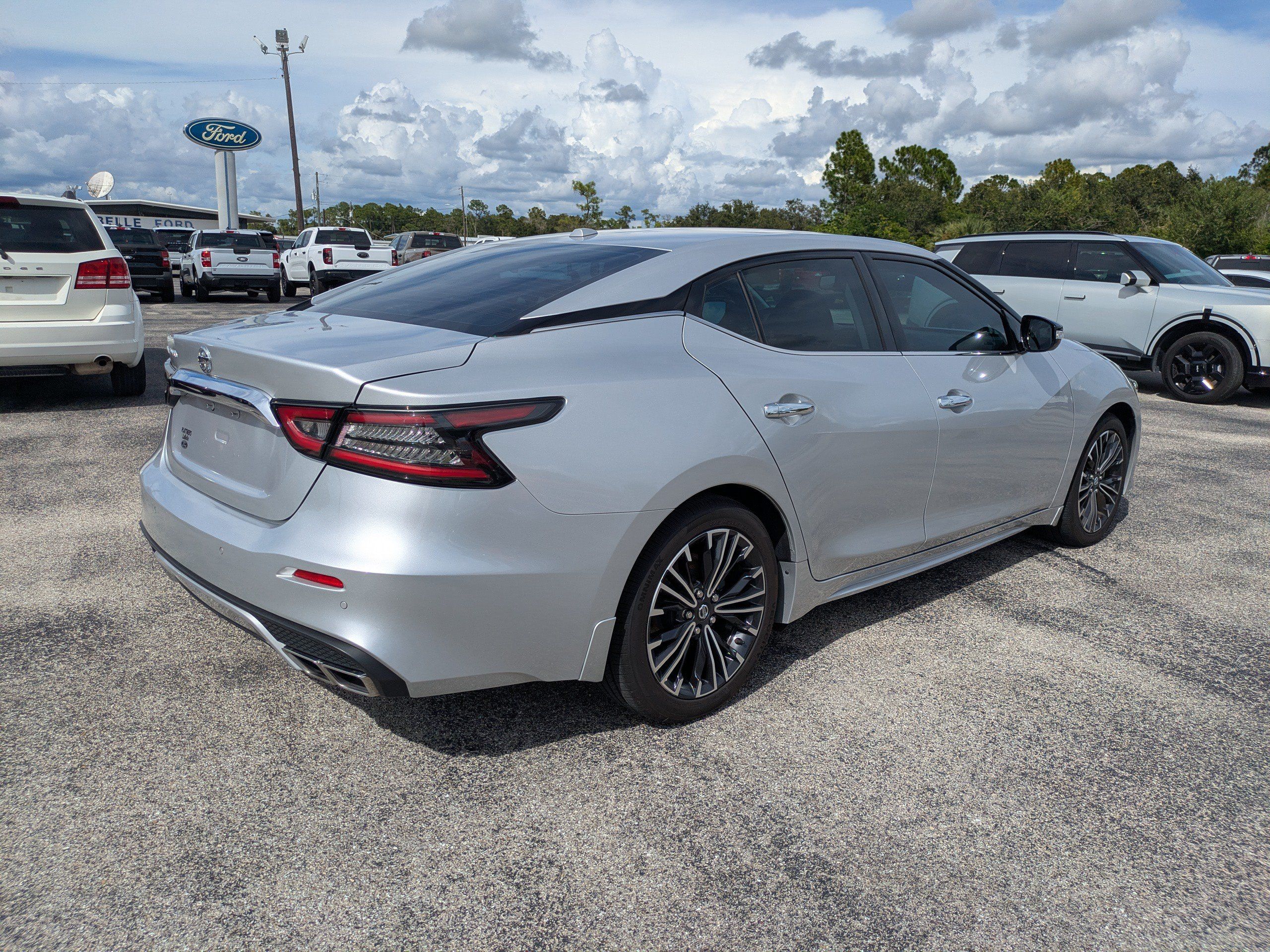 Used 2021 Nissan Maxima 3.5 SV w/ Floor Mat Group FWD image 4