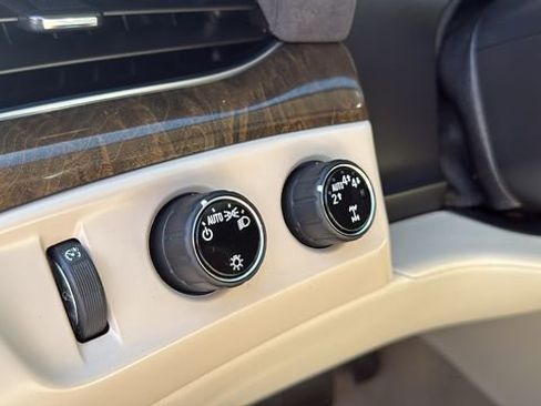 Used 2020 Cadillac Escalade Luxury image 14