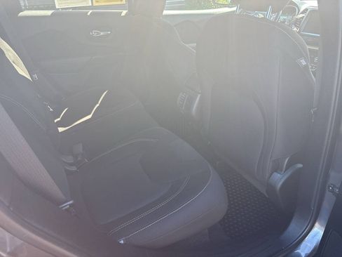 Used 2015 Jeep Cherokee Latitude w/ Comfort/Convenience Group AWD/4WD image 7