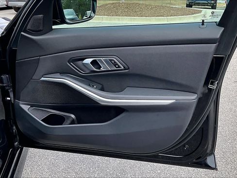 Used 2021 BMW 330i Sedan w/ M Sport Package image 25