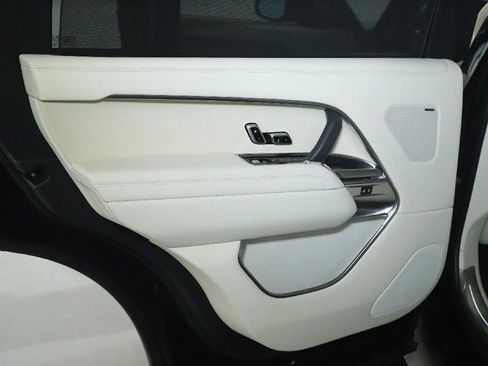 Used 2023 Land Rover Range Rover Long Wheelbase SE image 33