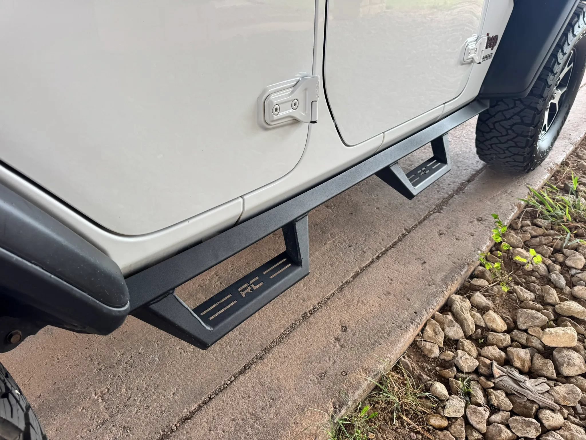 Used 2022 Jeep Wrangler Unlimited Rubicon w/ LED Lighting Group AWD/4WD image 28