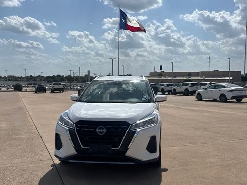 Used 2023 Nissan Kicks SV FWD image 6
