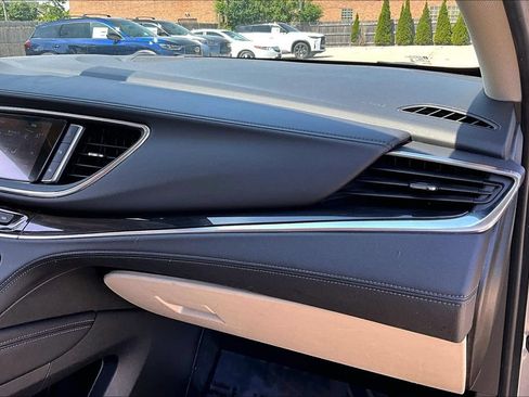 Used 2020 Buick Enclave Premium w/ Sun and Sites Package FWD image 27