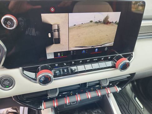 Used 2024 GMC Canyon AT4X AWD/4WD image 23