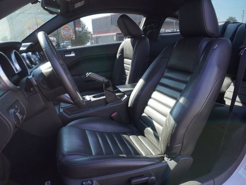 Used 2009 Ford Mustang Shelby GT500 RWD image 2