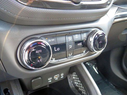 Used 2021 Chevrolet TrailBlazer LT w/ Convenience Package image 27