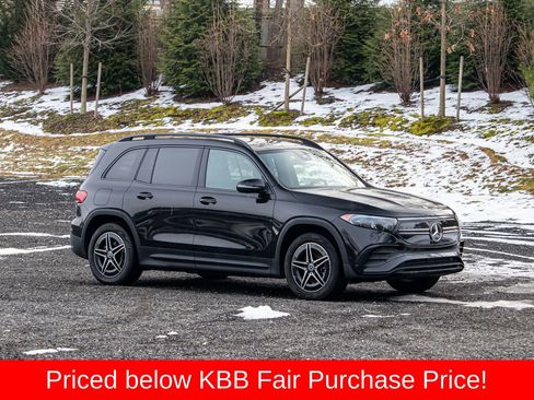 Used 2023 Mercedes-Benz EQB 300 4MATIC w/ AMG Night Package image 11
