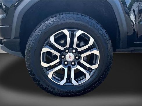 Used 2024 GMC Canyon AT4 w/ Canyon Safety Plus Package AWD/4WD image 8