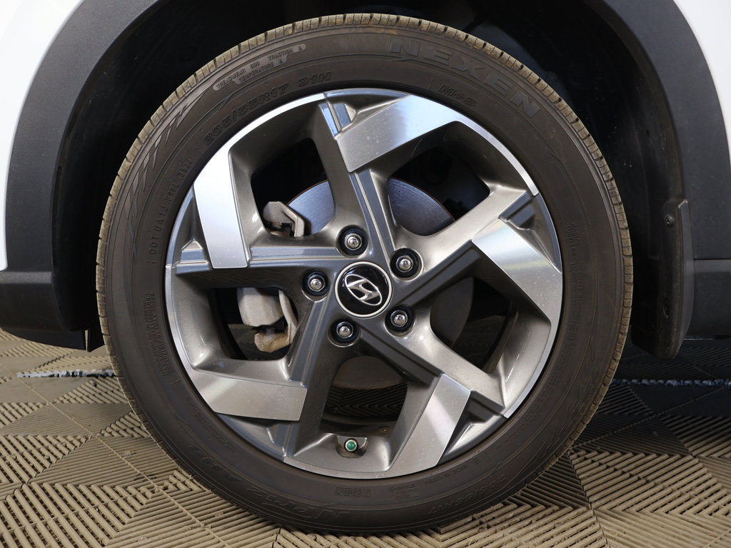 Certified 2024 Hyundai Venue SEL FWD image 17