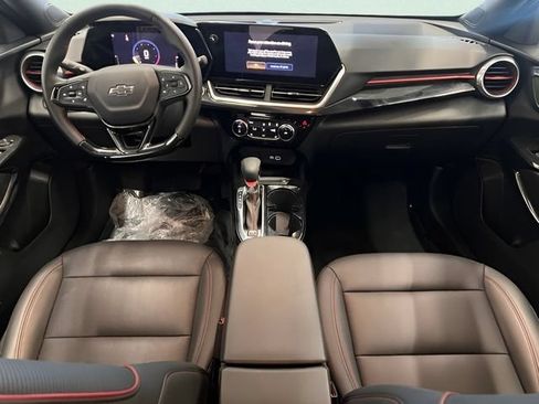 Certified 2024 Chevrolet Trax RS w/ Sunroof Package FWD image 17
