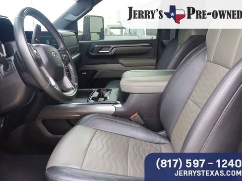 Used 2024 Chevrolet Silverado 2500 ZR2 w/ Technology Package image 19