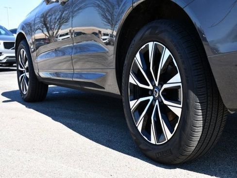 Used 2024 Volvo XC60 B5 Plus image 10