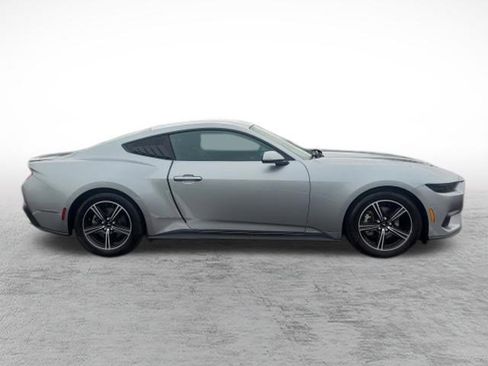 Used 2025 Ford Mustang Coupe RWD image 5