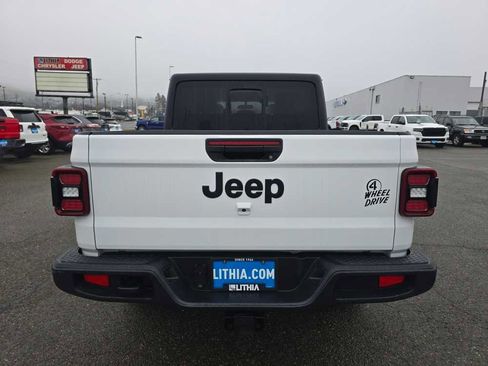 Used 2022 Jeep Gladiator Sport image 4