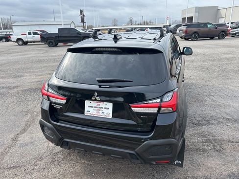 Used 2025 Mitsubishi Outlander Sport SE image 6