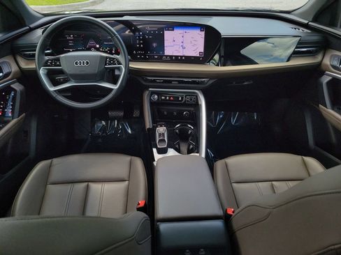 Certified 2025 Audi Q5 Premium w/ Convenience Package AWD/4WD image 23