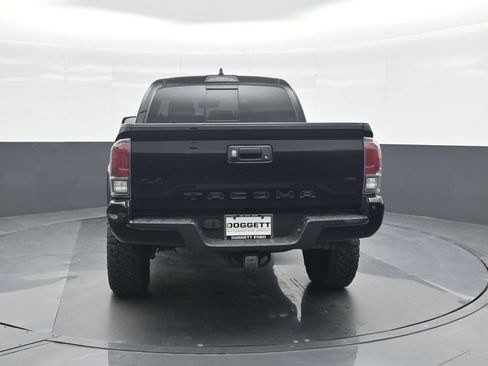 Used 2021 Toyota Tacoma Limited w/ Nightshade Package AWD/4WD image 17