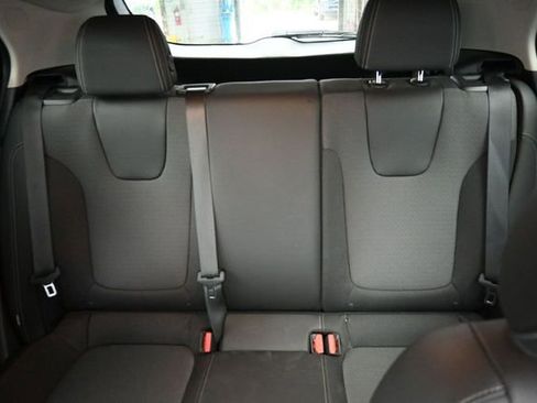 Used 2025 Buick Encore GX Preferred AWD/4WD image 34
