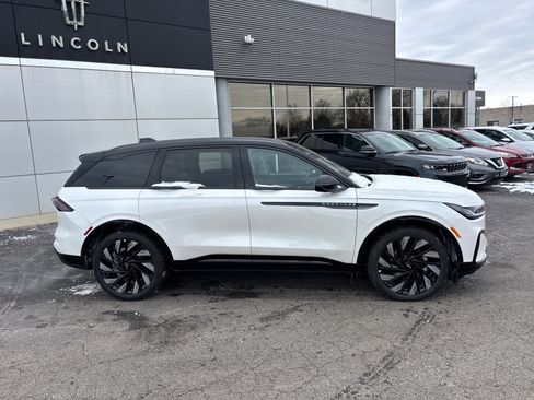New 2026 Lincoln Nautilus Reserve w/ Jet Appearance Package AWD/4WD image 8