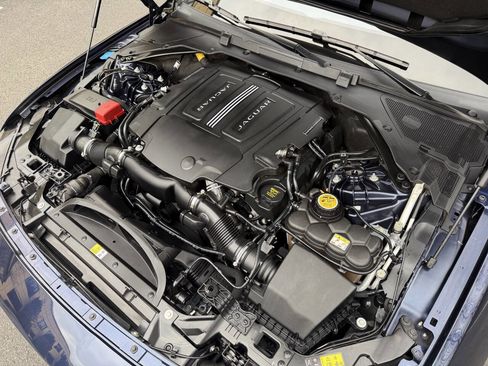Used 2018 Jaguar XF S image 39
