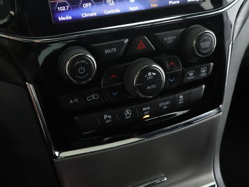 Used 2020 Jeep Grand Cherokee Altitude AWD/4WD image 15