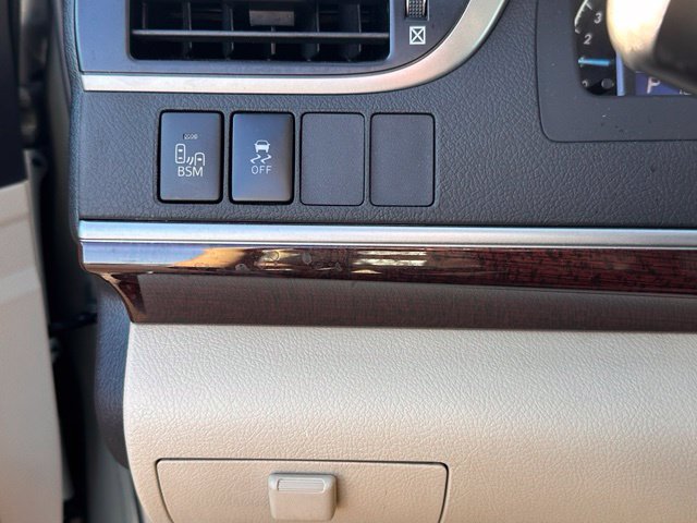 Used 2012 Toyota Camry XLE w/ Leather Pkg FWD image 21