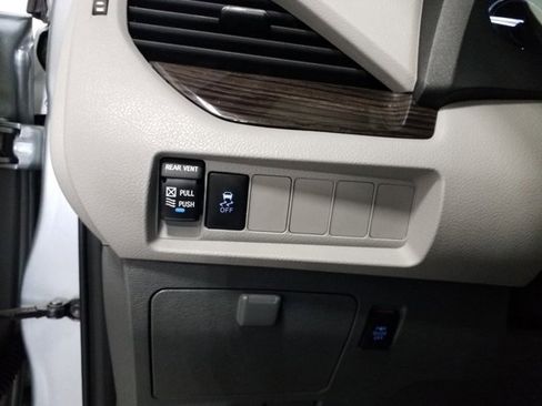 Used 2020 Toyota Sienna XLE image 12