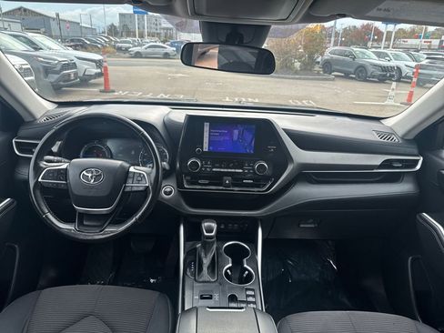 Used 2024 Toyota Highlander LE image 13