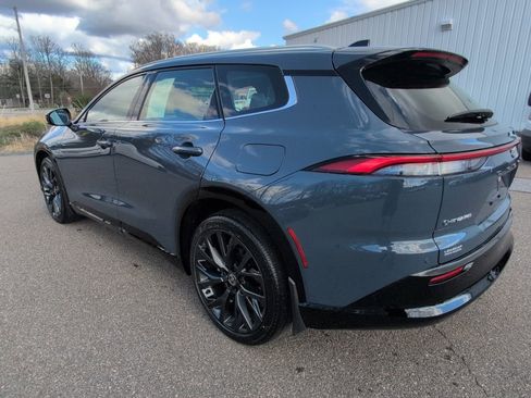 Used 2025 Toyota Crown Signia w/ Advanced Technology Package image 4