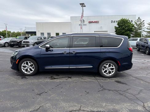 Used 2020 Chrysler Pacifica Limited FWD image 9