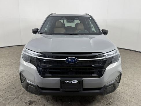 Used 2025 Subaru Forester Touring AWD/4WD image 2