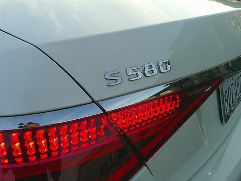 Used 2023 Mercedes-Benz S 580 4MATIC Sedan image 8