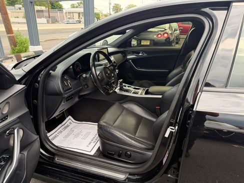 Used 2018 Kia Stinger GT1 RWD image 17