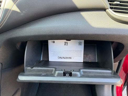 Used 2019 Chevrolet Trax LT w/ LT Convenience Package AWD/4WD image 32