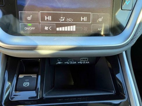 Used 2025 Subaru Outback Limited image 14