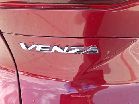 Used 2021 Toyota Venza XLE image 13