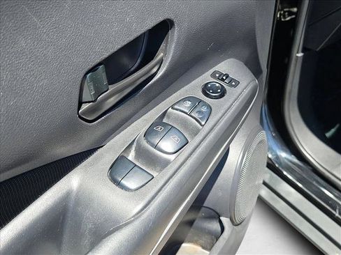 Used 2021 Nissan Kicks S FWD image 11