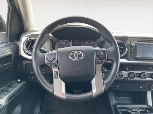 Used 2017 Toyota Tacoma SR5 w/ Tow Package AWD/4WD image 12