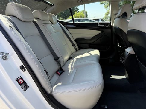Used 2014 Kia Cadenza Premium w/ Technology Package FWD image 16